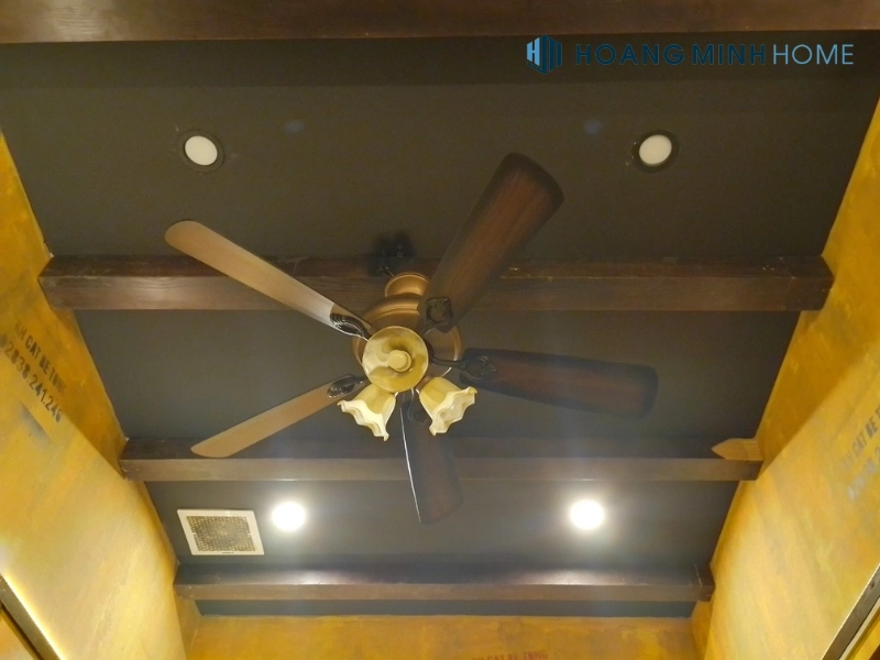 Lắp đặt quạt trần VIFA 93 cho nhà hàng The Street CMT8, TPHCM 