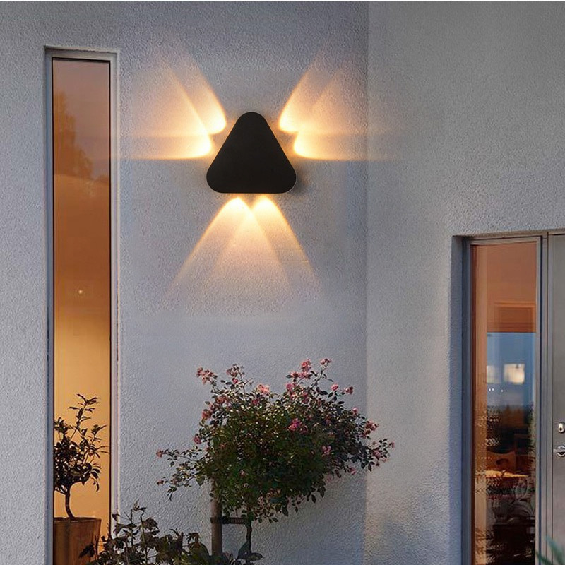 sử dụng đèn tường tối giản Minimalist trang trí hành lang